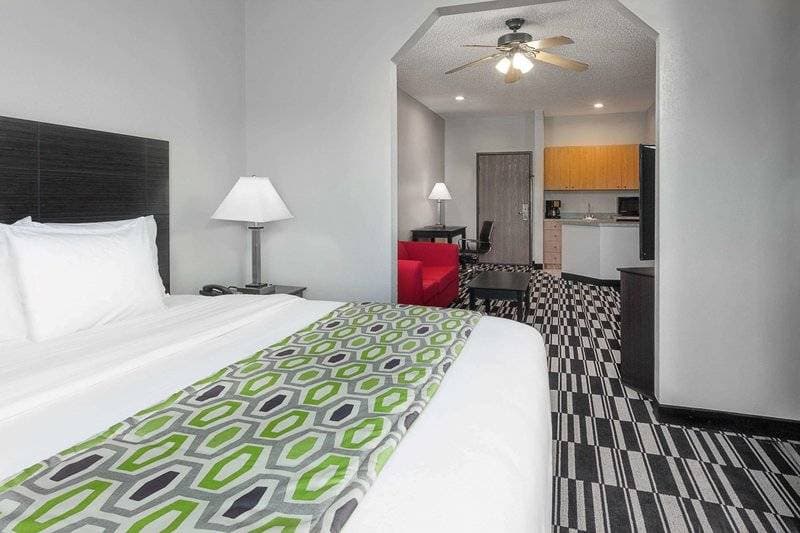 Holiday Inn Express & Suites Sulphur Springs 12