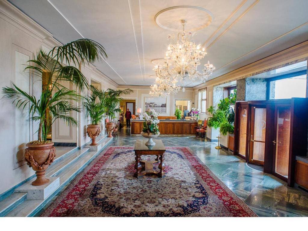 Grand Hotel Vesuvio 8