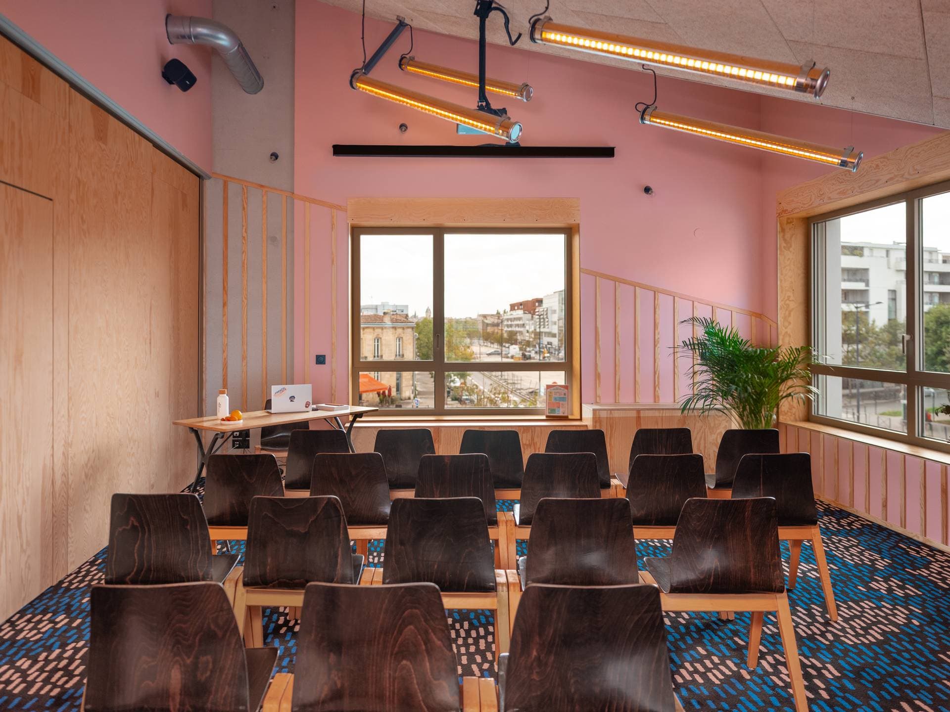 Eklo Hotel Bordeaux Centre Bastide 14