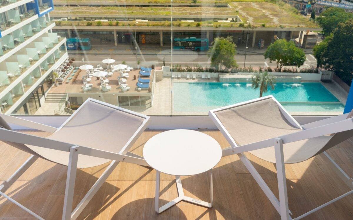 L'Azure Hotel 13