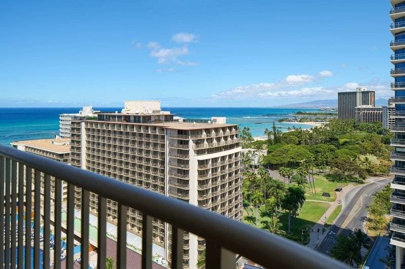 Embassy Suites Waikiki Beach Walk 33