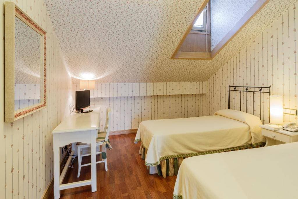 Hotel Azofra 14