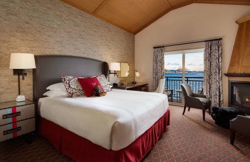 The Edgewater Hotel 25