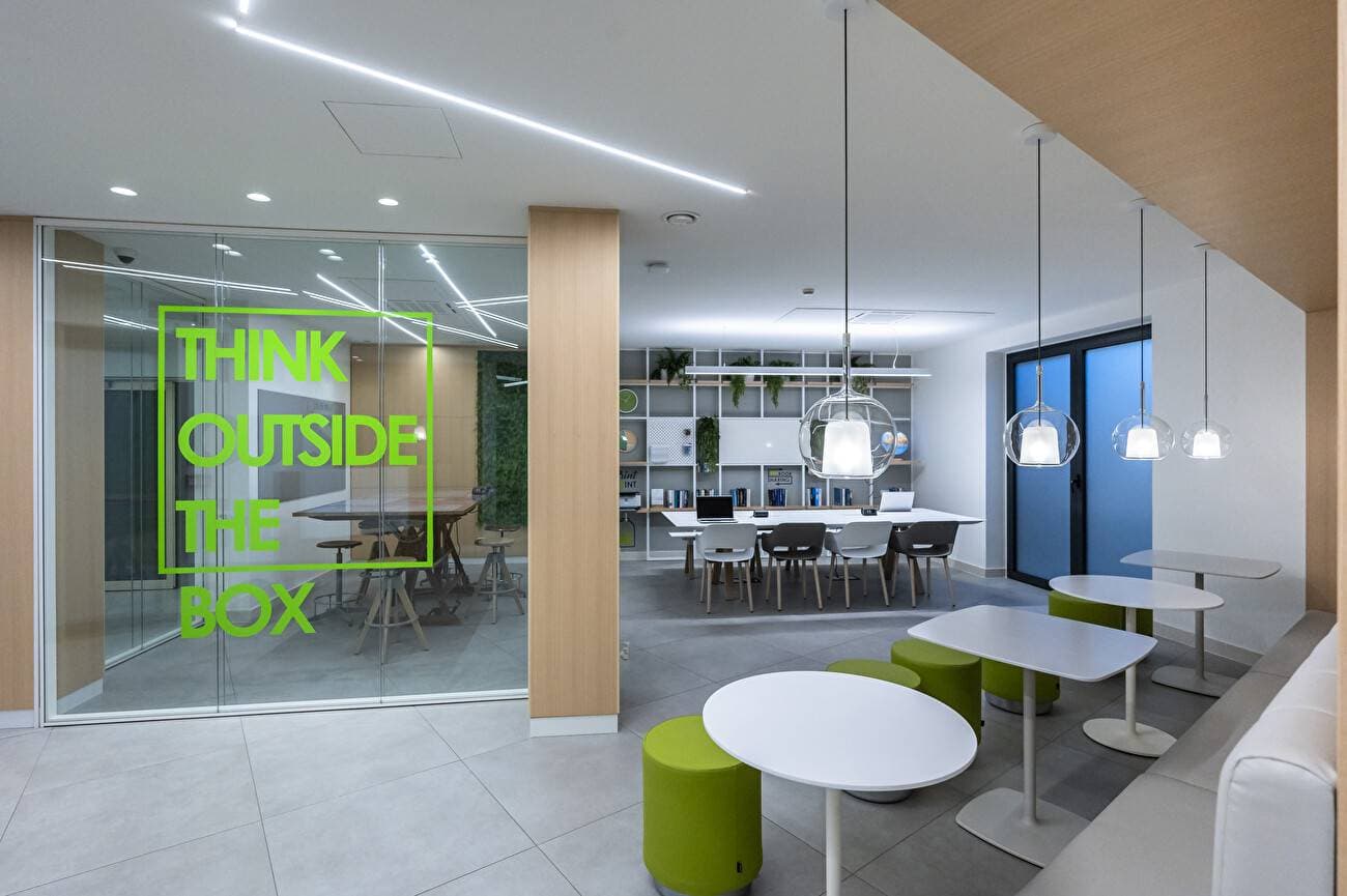 Airport Hotel Meeting Center 15