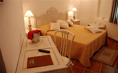 Hotel Monti di Mola 12