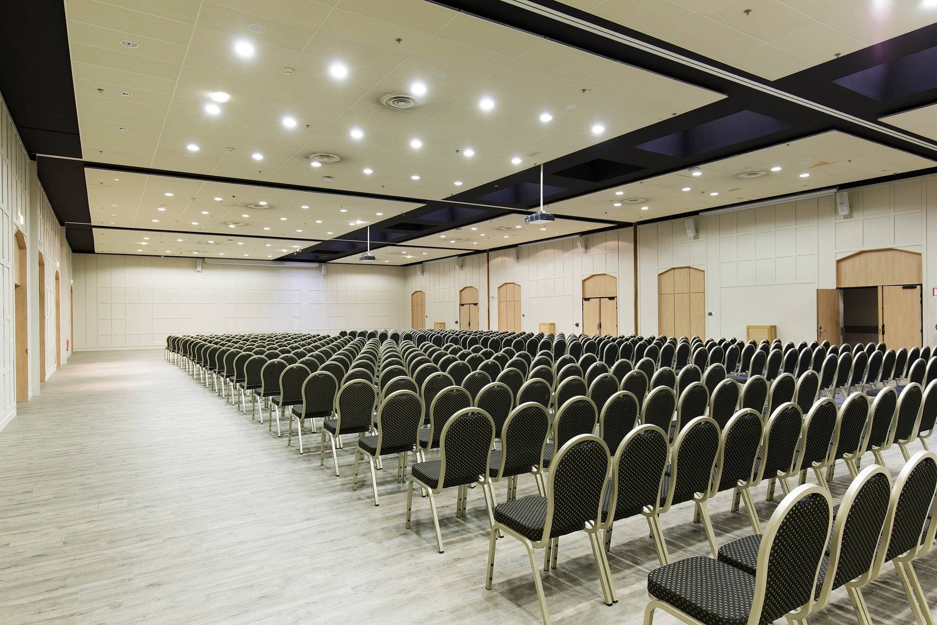 Center Parcs - Domaine Le Lac D'AiIette 9