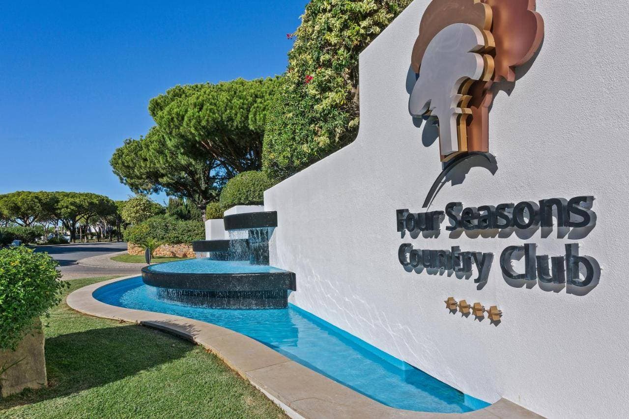 Four Seasons Country Club 8