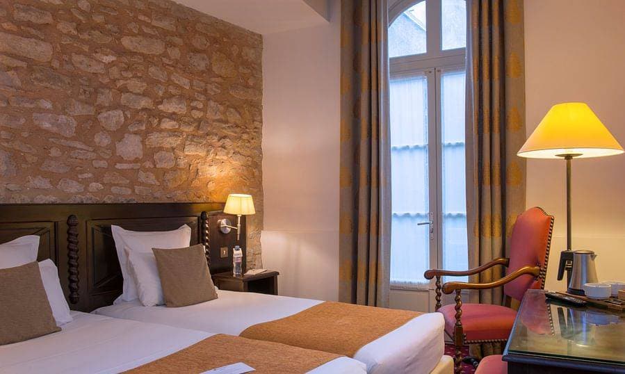 L'Hôtel Le Donjon 12