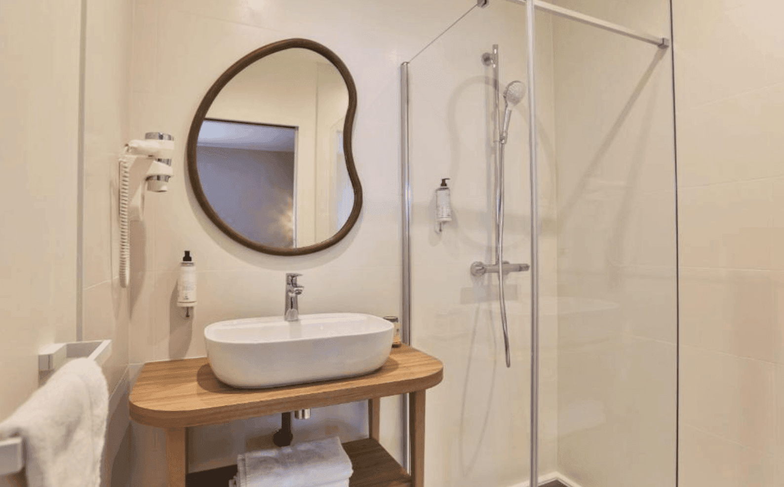 L'Hôtel & Spa Les Roches Noires 17