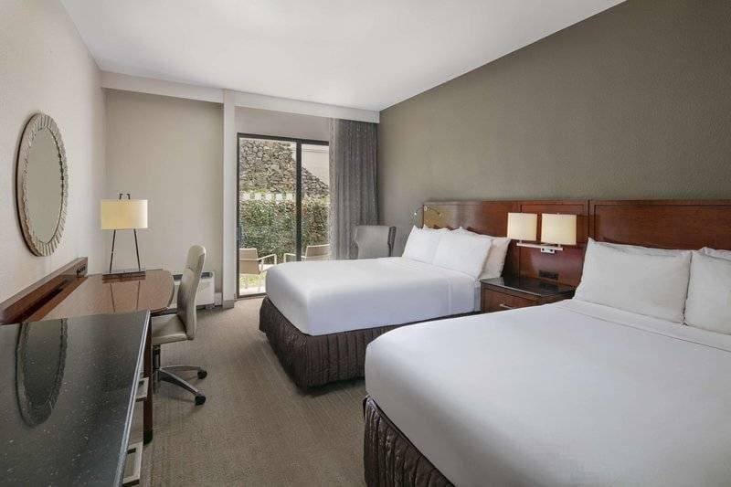 Sonesta Charlotte Lower South End 16