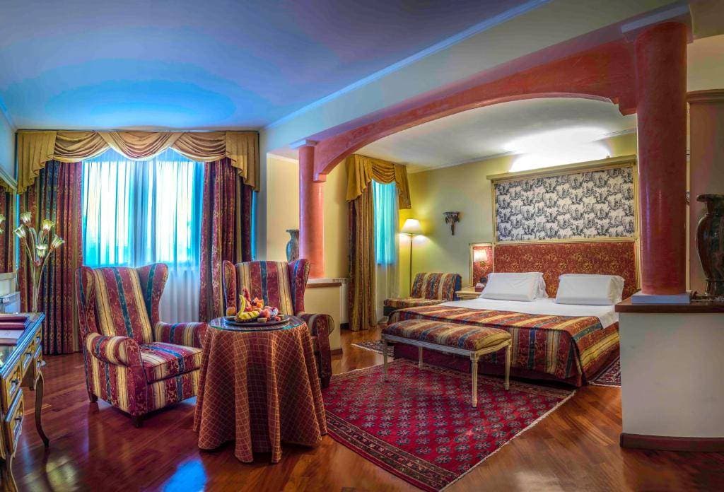 Hotel La Bussola 9