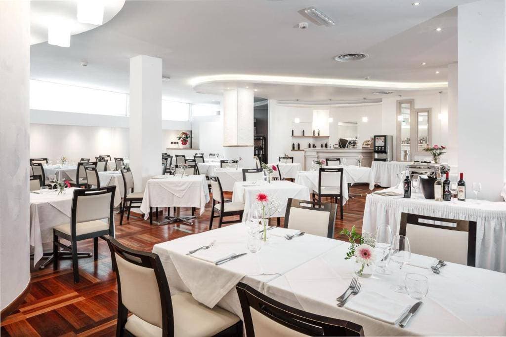 Hotel Carlo Felice 9