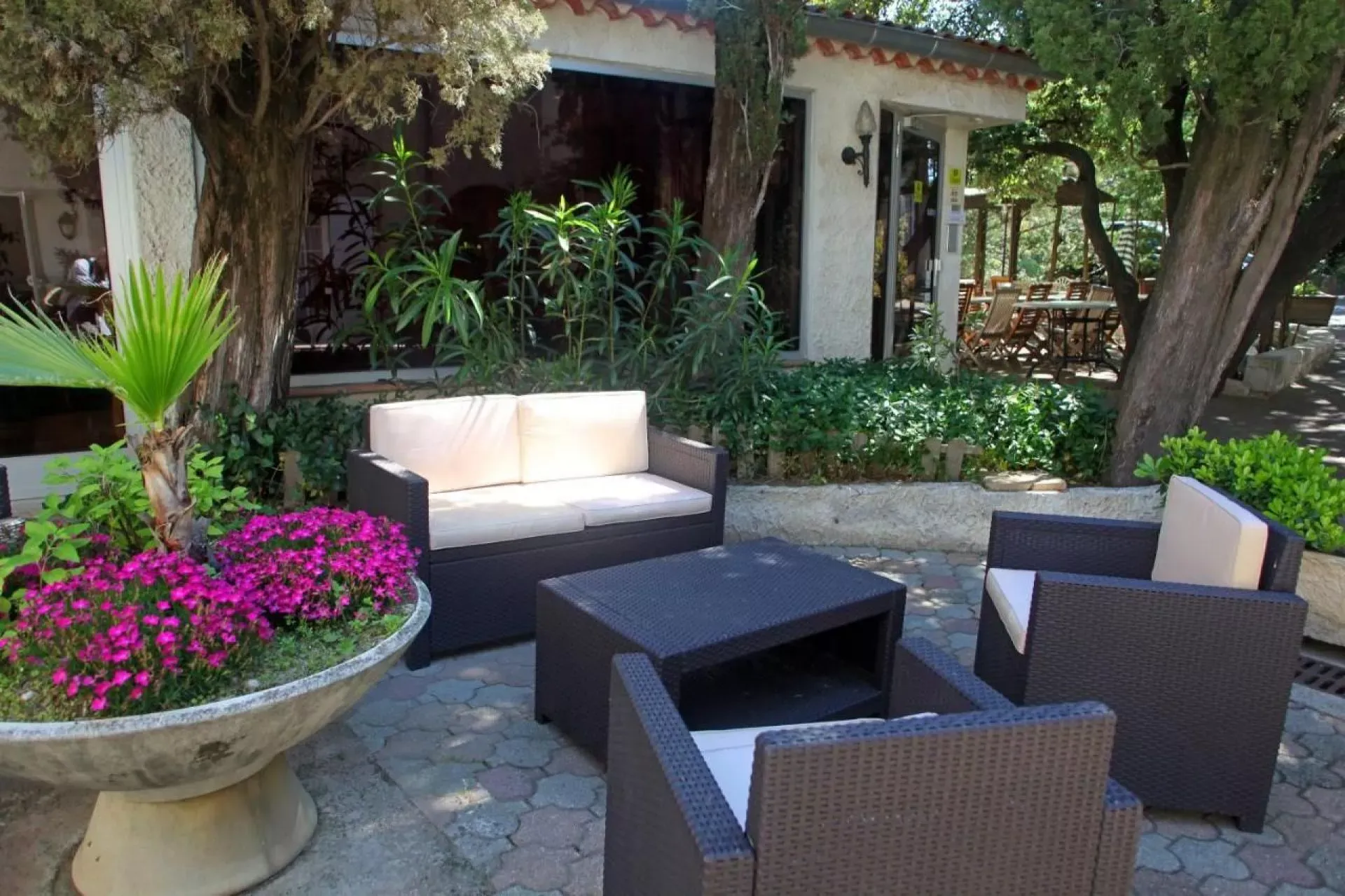Hôtel Le Petit Manoir 9