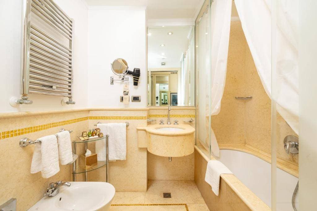 Hotel A la Commedia 10