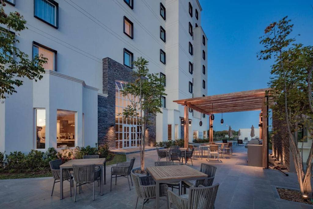 Staybridge Suites Silao 5