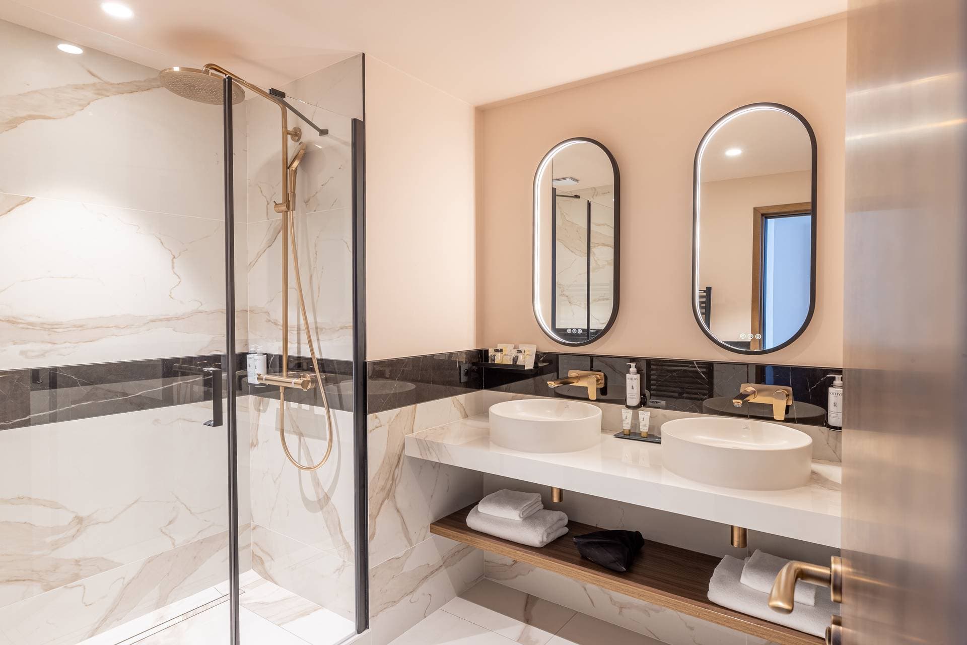 Le Riviera, Hôtel, Restaurant & Spa****  7
