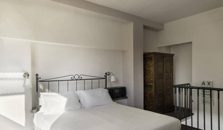V Hotel 8