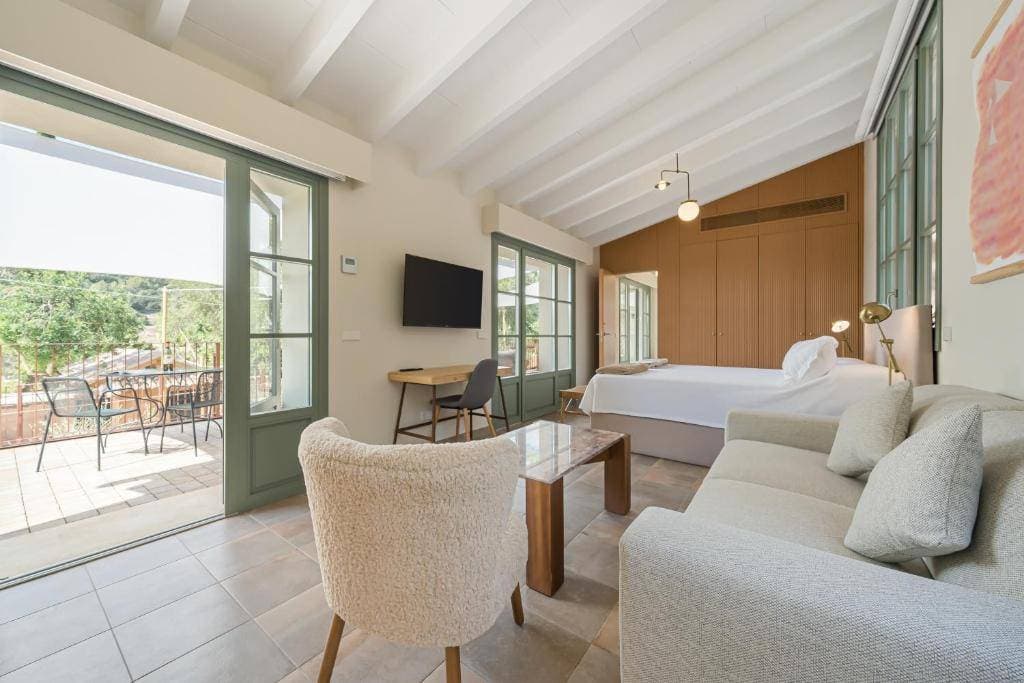 Rondaia Luxury Suites & Villas 9