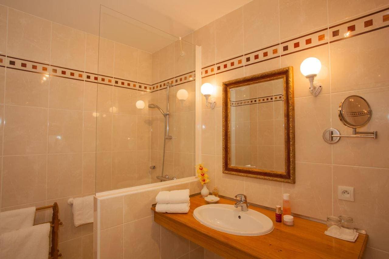 L'Hôtel Le Fleuray 21