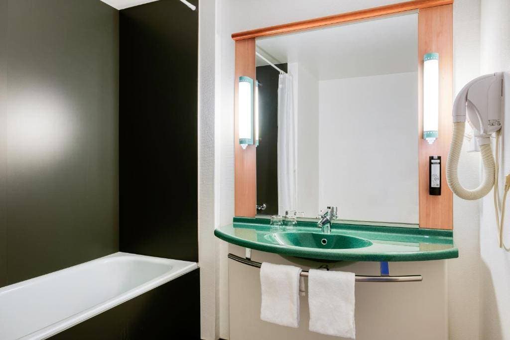 B&B HOTEL Mons Gare 10