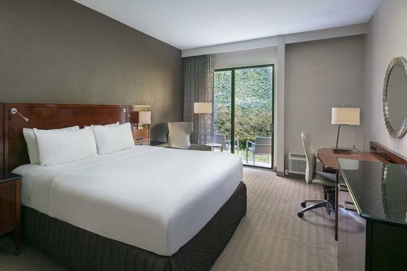 Sonesta Charlotte Lower South End 21
