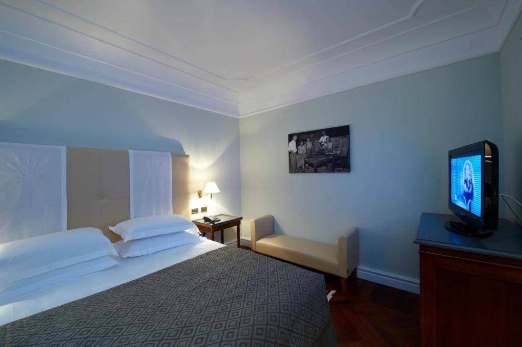 Grand Hotel Piazza Borsa 15
