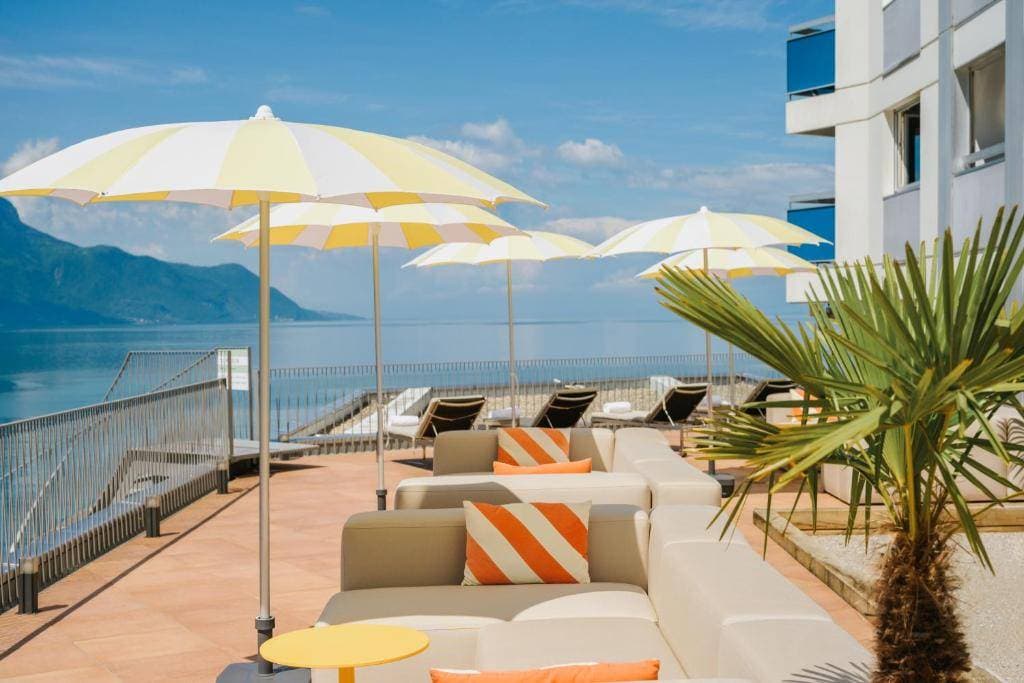 Mona Montreux 19