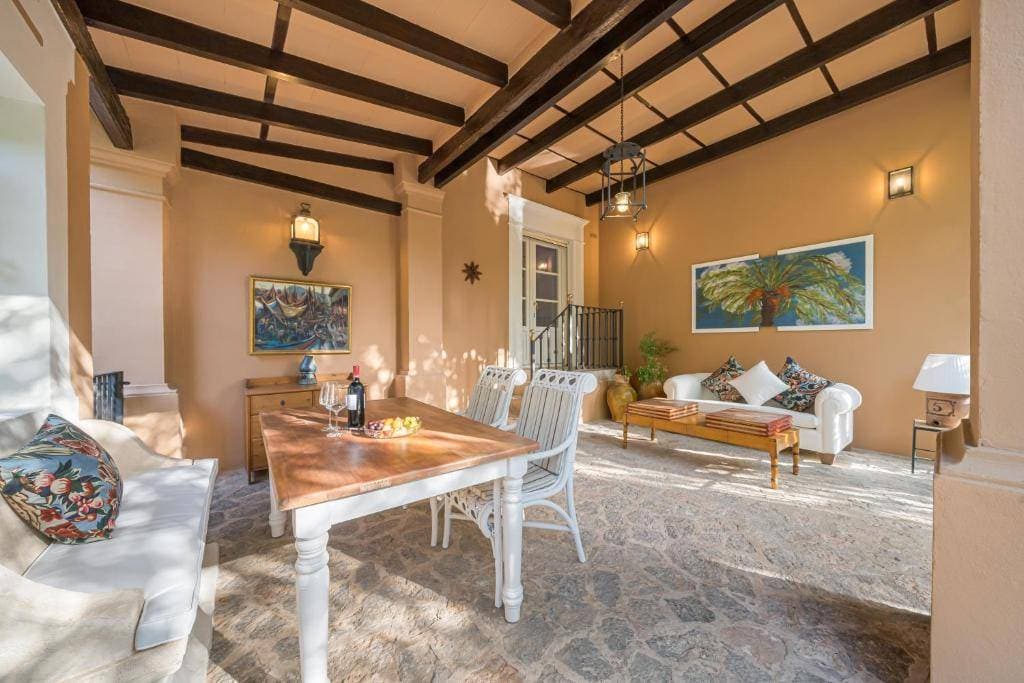 Rondaia Luxury Suites & Villas 11