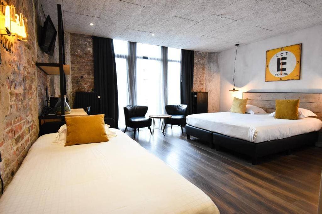 Upstairs Hotel 23