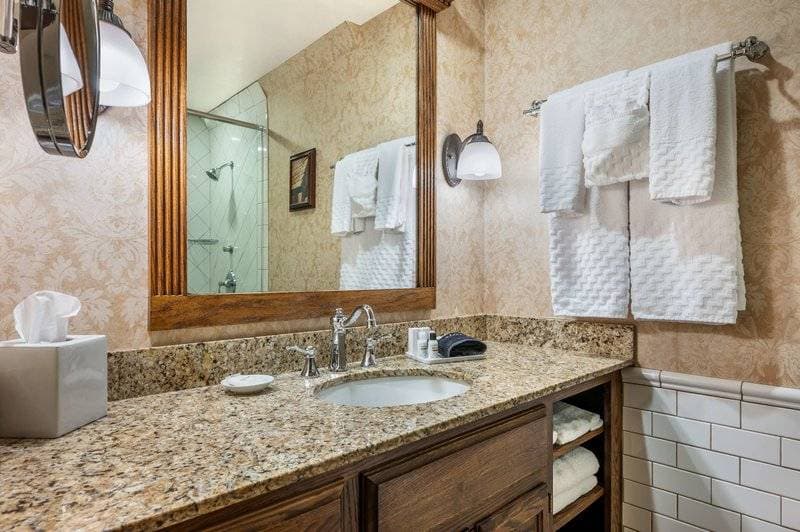 Best Western Premier Mariemont Inn 26