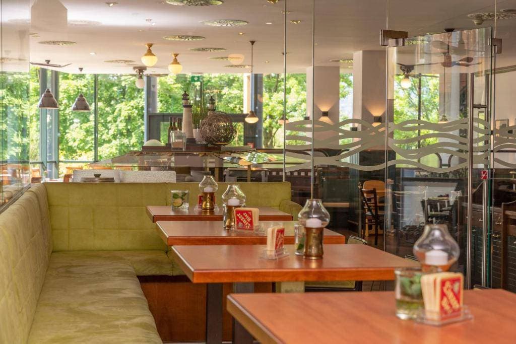 Trans World Hotel Donauwelle 8