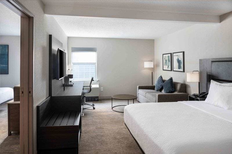 Holiday Inn Express St. Albans 28