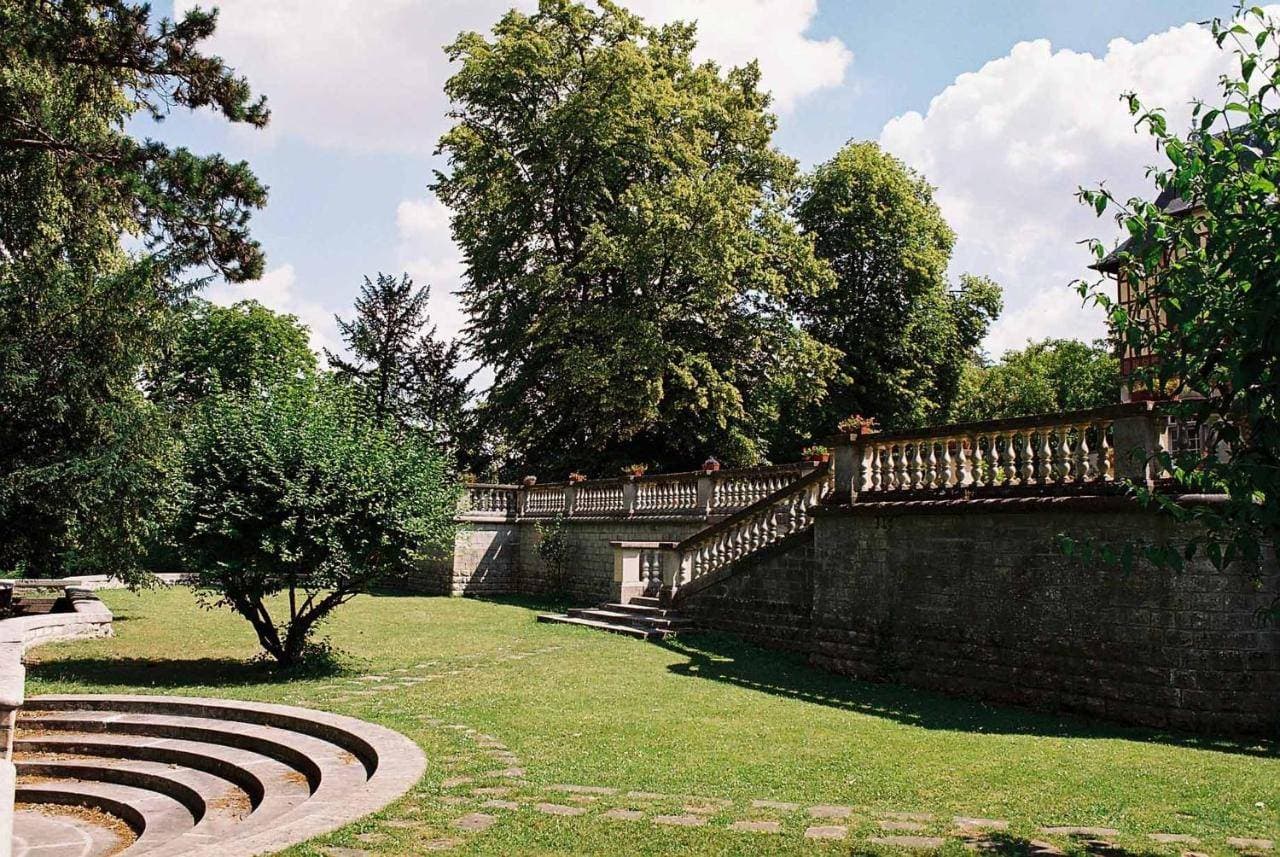 Château, Jeanne & the Forest 14