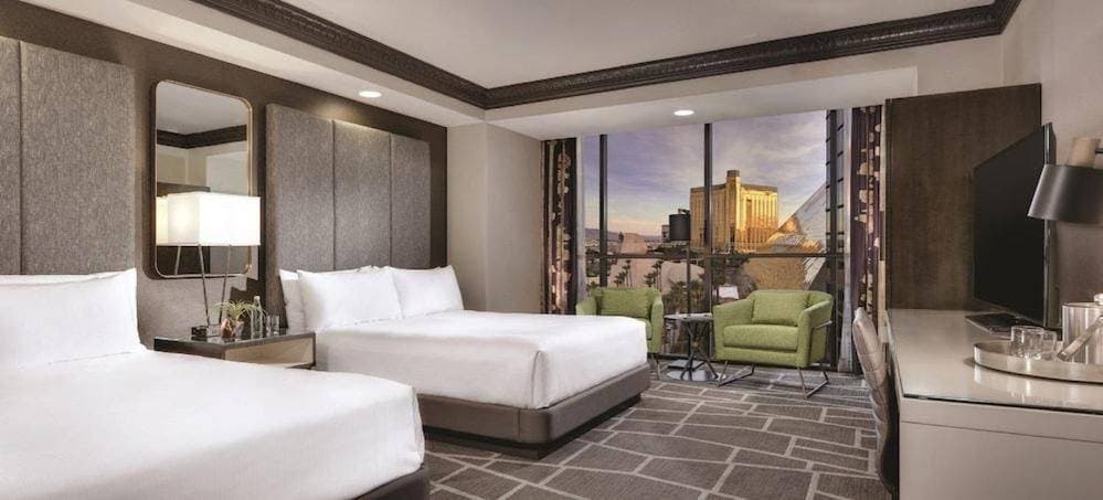 Luxor Hotel & Casino 14