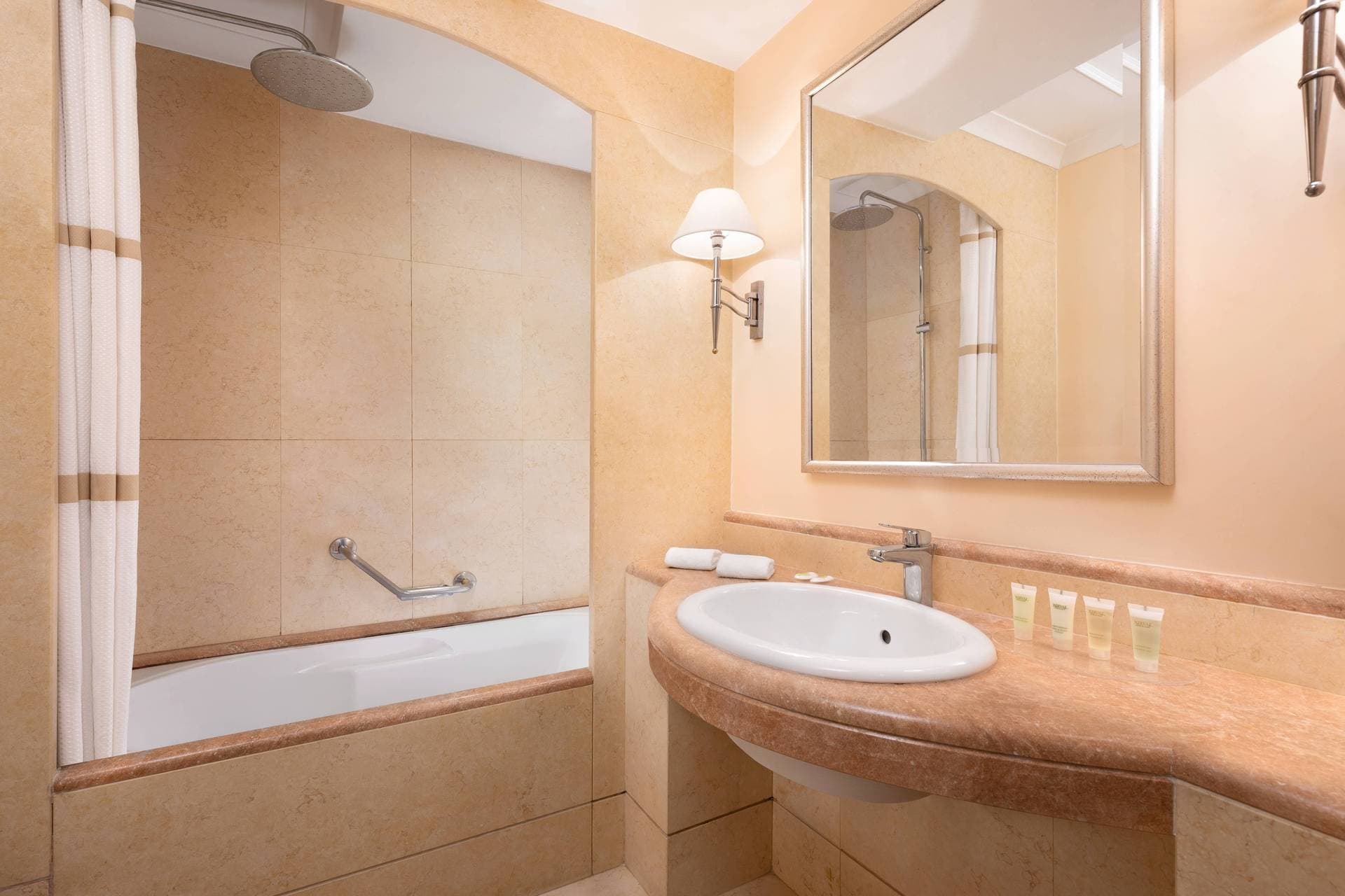 Courtyard by Marriott Rome Central Park 16