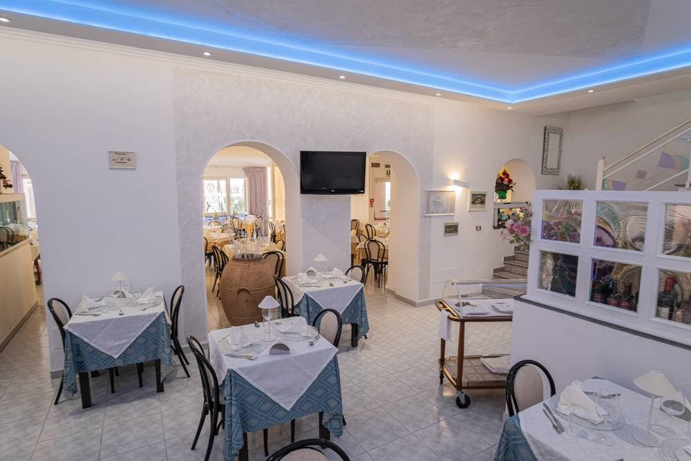 Hotel Ristorante Borgo La Tana 10