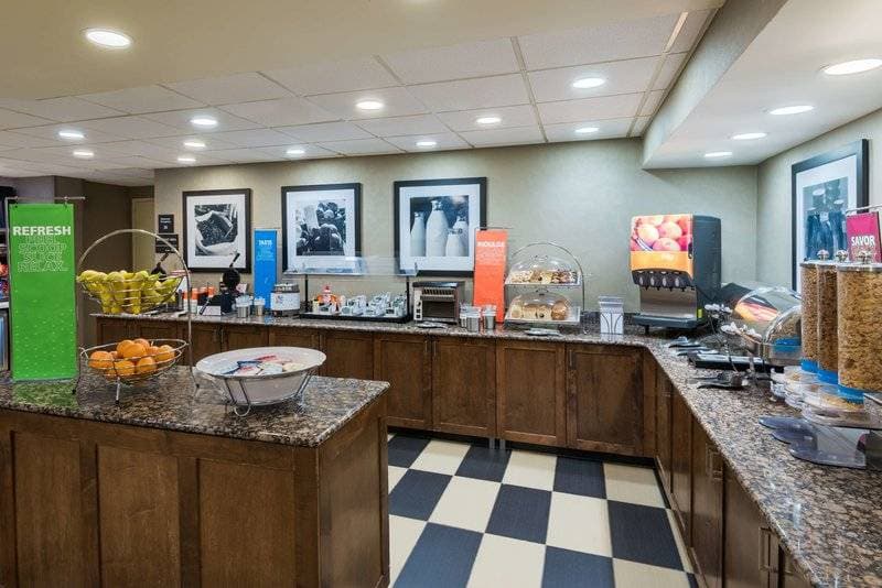 Hampton Inn Charlotte-University Place 9