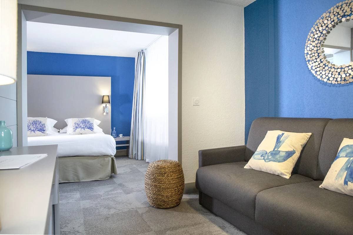 L'Hôtel Port Marine 11