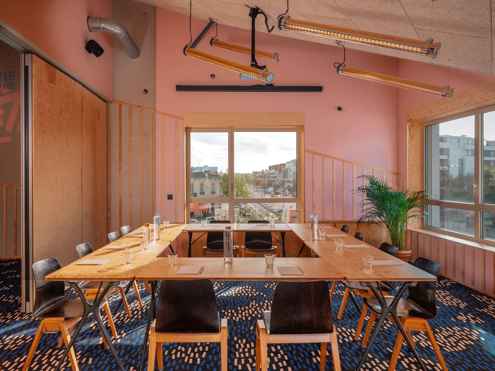 Eklo Hotel Bordeaux Centre Bastide 15