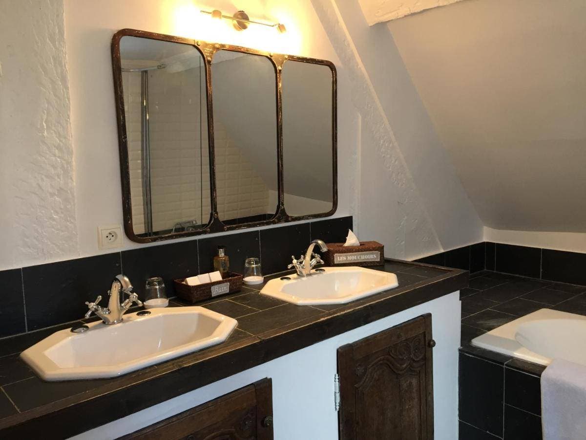 Hôtel Saint-Laurent, The Originals Relais 11