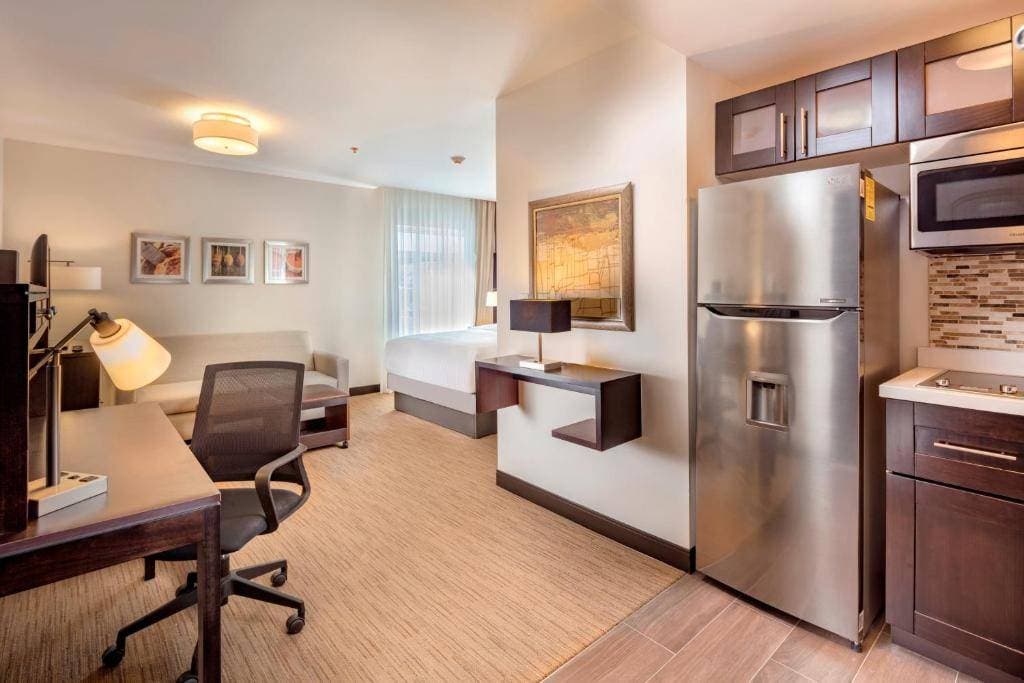 Staybridge Suites Irapuato 9