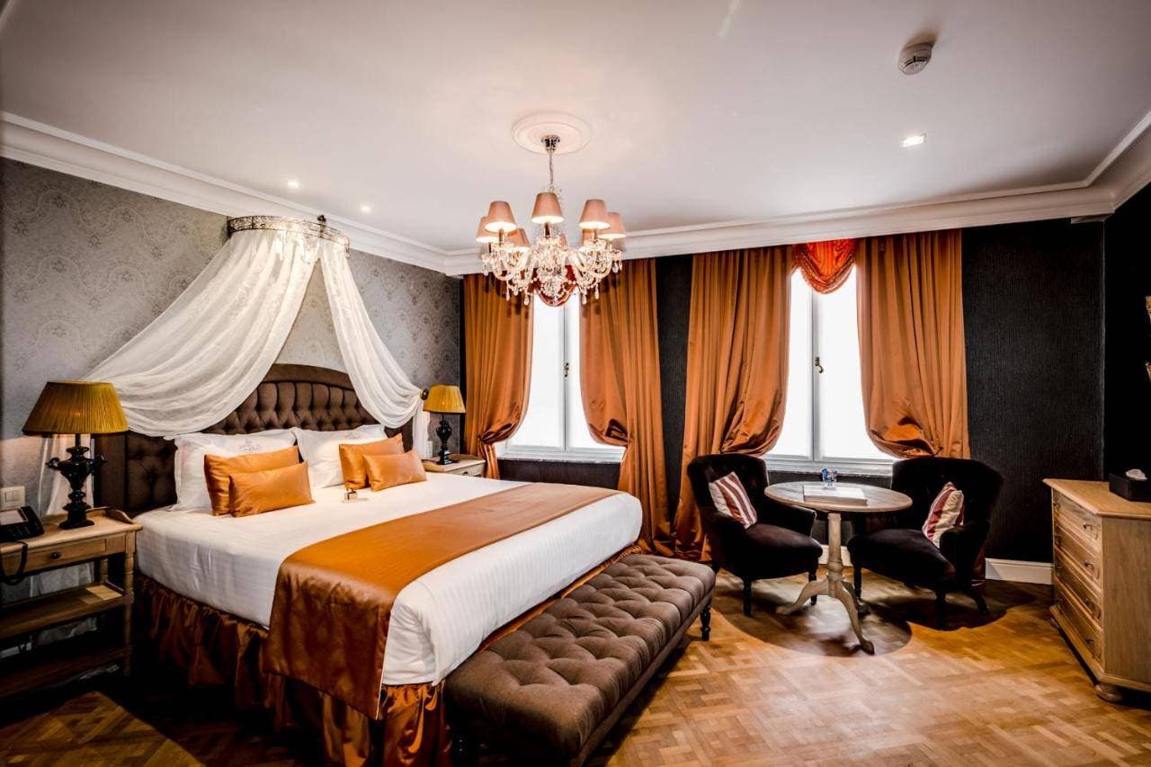 Hotel De Castillion 17
