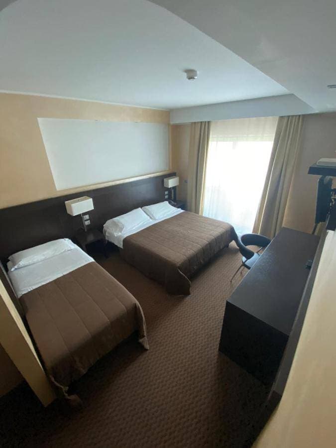È HOTEL 11