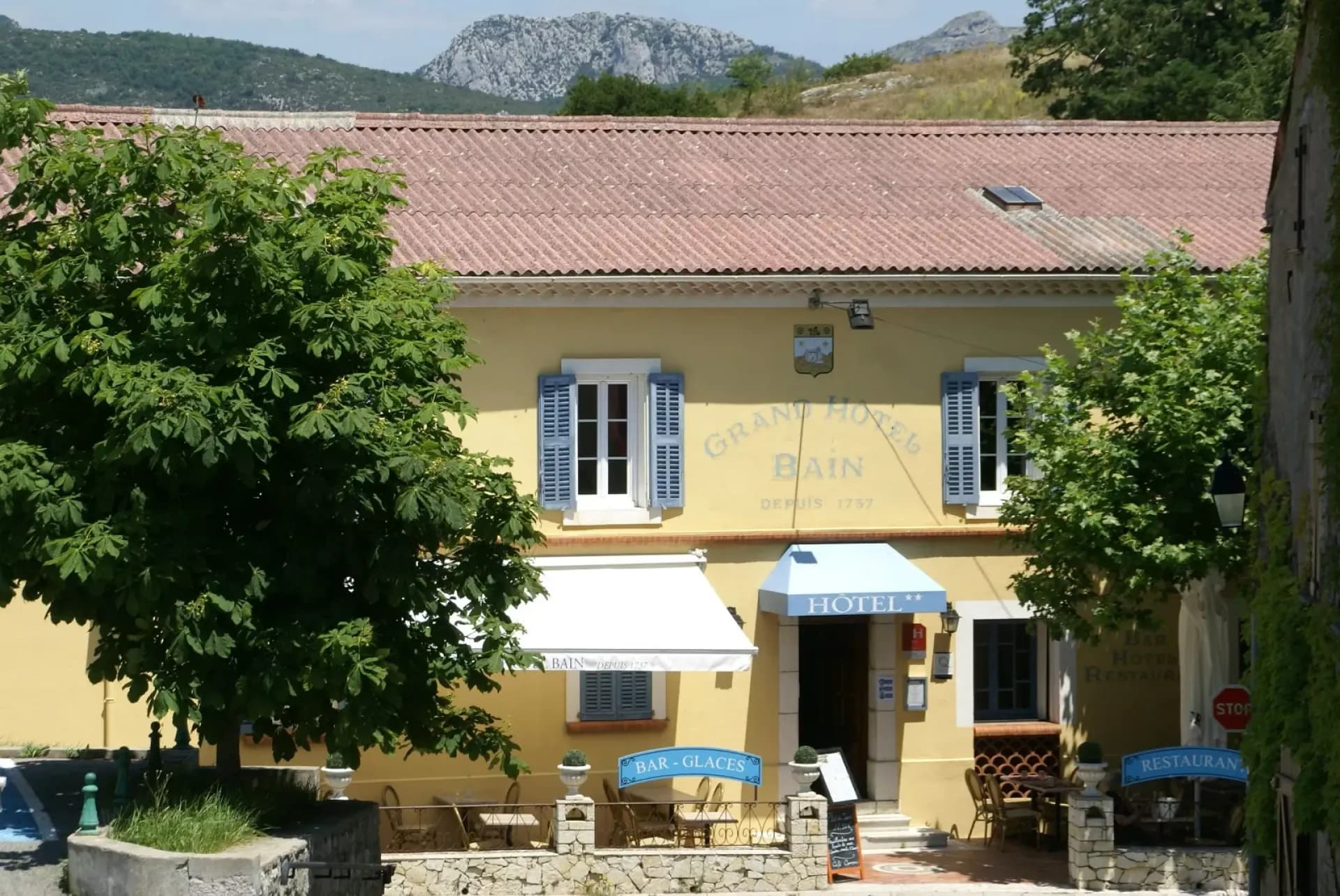 Le Grand Hotel Bain 1