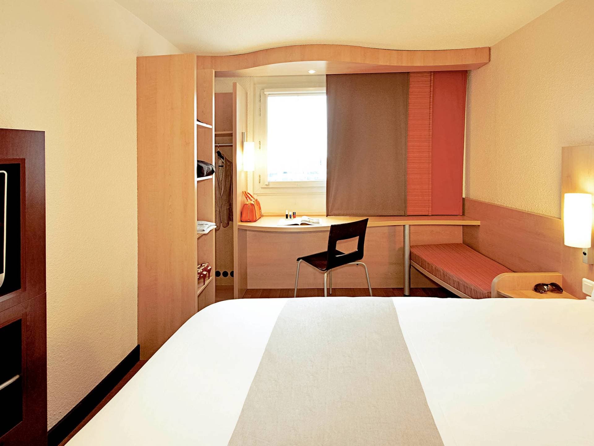Ibis Rambouillet 12