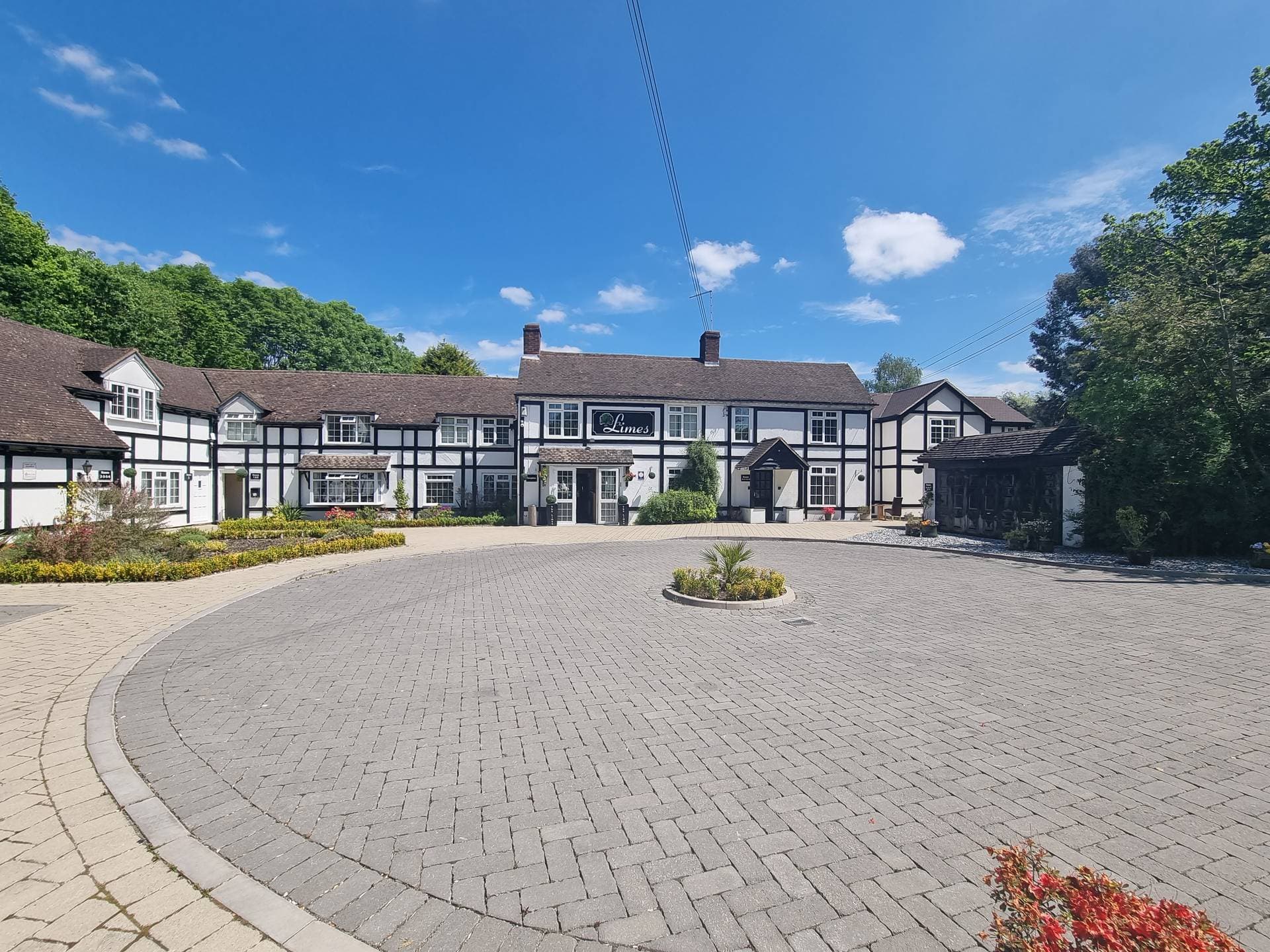 The Limes Country Lodge Hotel 1