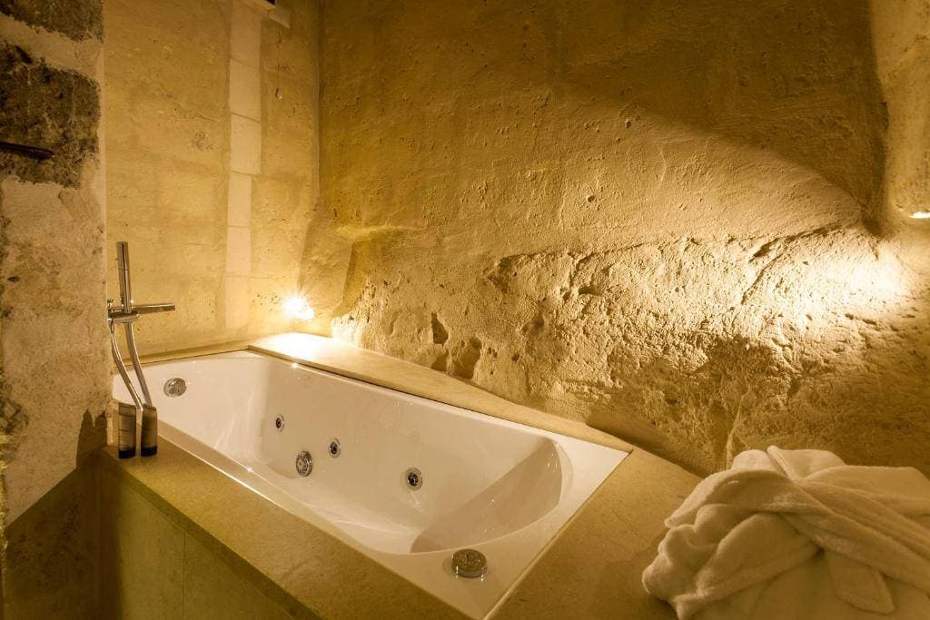Corte San Pietro 28