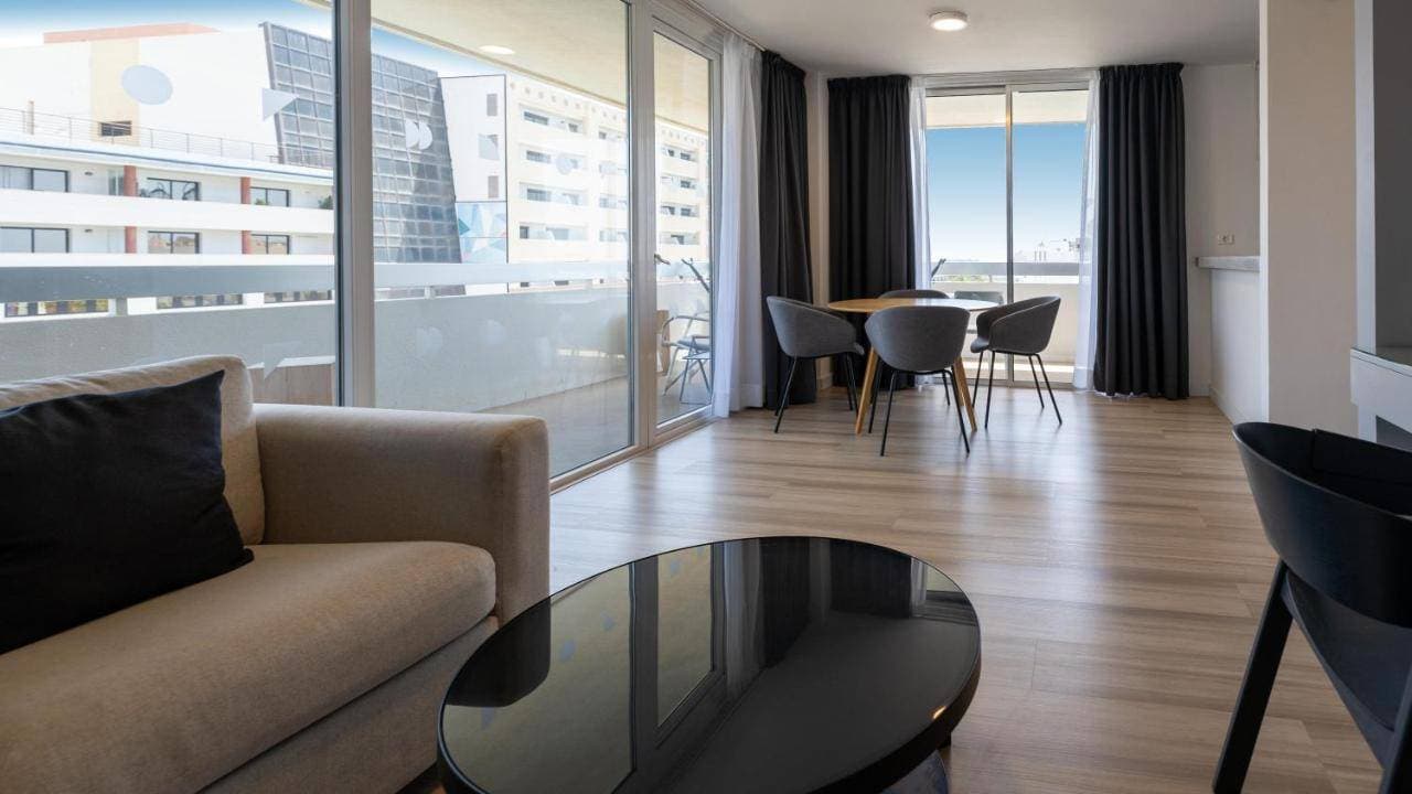 Coral Hotels 25