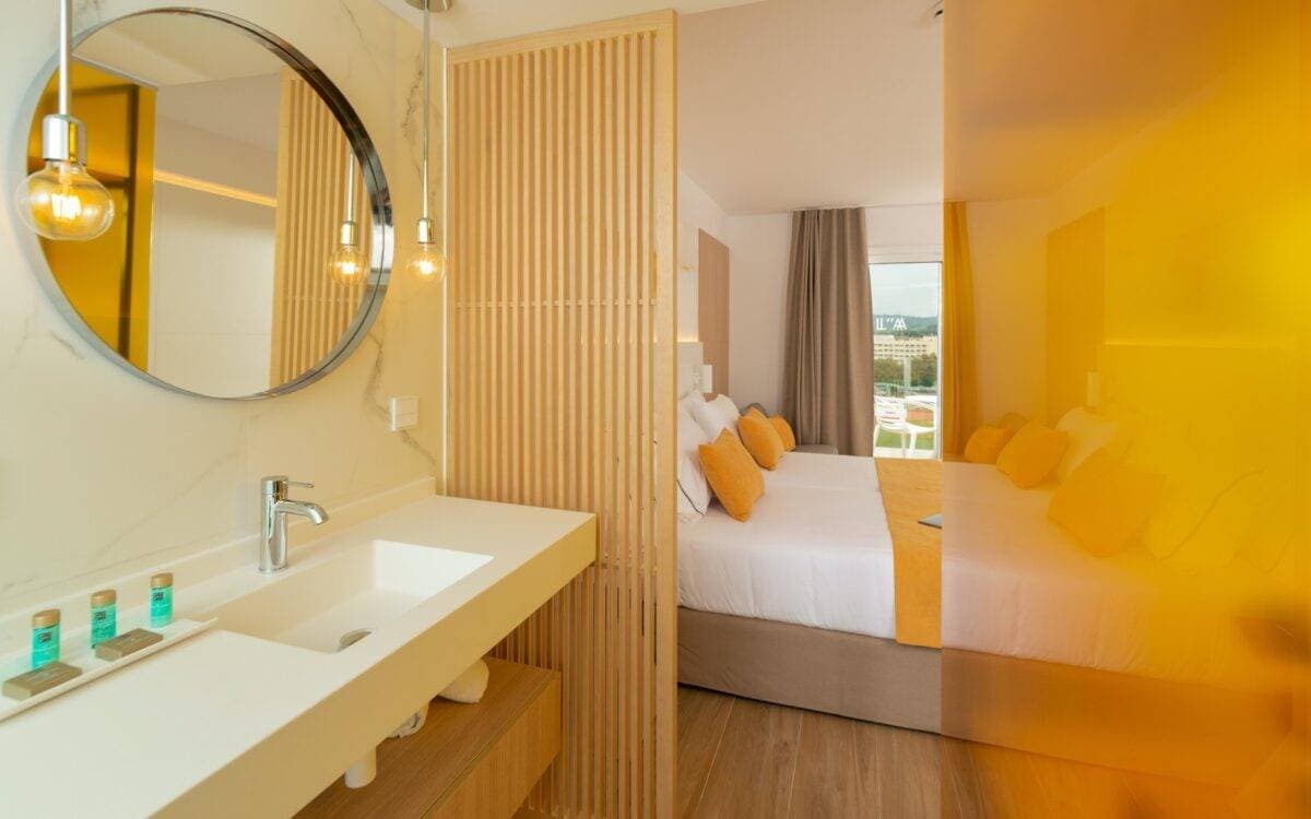 L'Azure Hotel 50