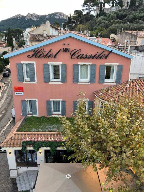 Hôtel Le Cassitel** 1